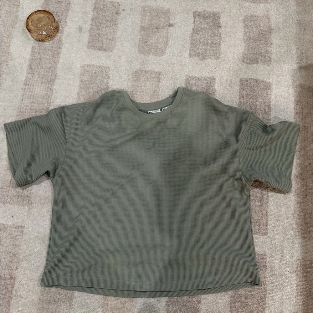 H&M Olive Short Sleeve Tee. Size small